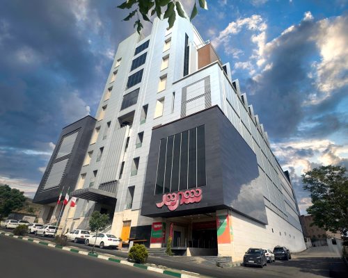 نمای بیرونی مجتمع تجاری آمال